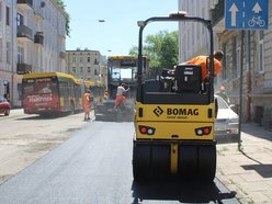 Łódź. Szybkie remonty dróg w Łodzi. Na których pięciu ulicach pojawił się nowy asfalt?