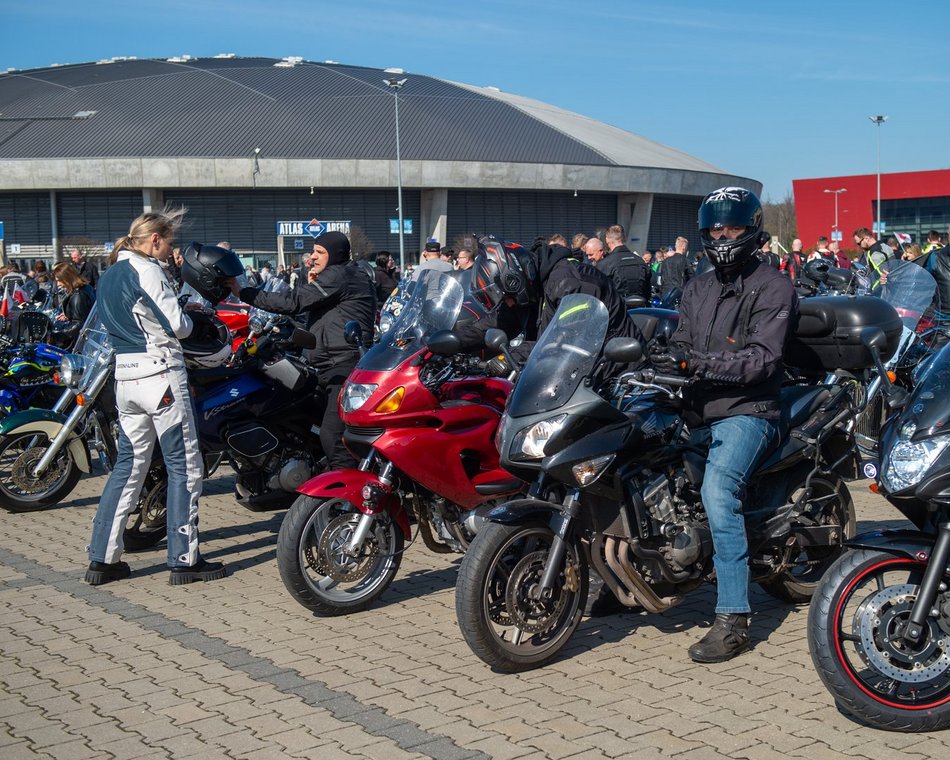 Parada motocyklistów przejechała ulicami Łodzi. Sezon rozpoczęty! Byłeś?