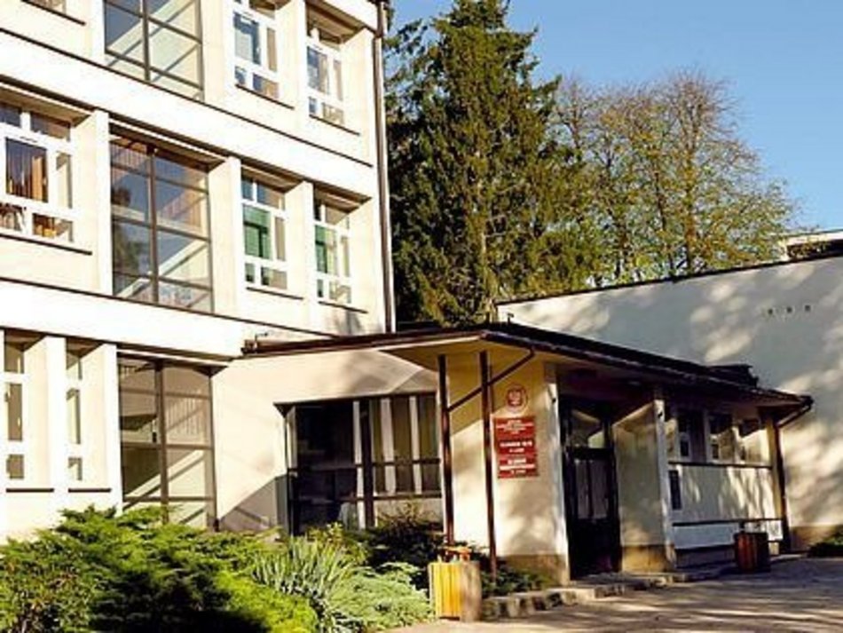 Łódź. Zespół Szkół Ponadgimnazjalnych nr 10 w Łodzi - ul. Strykowska 10/18