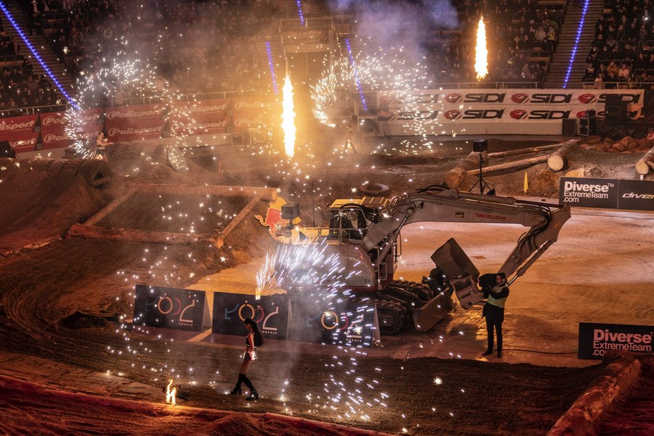 motocyklista na torze