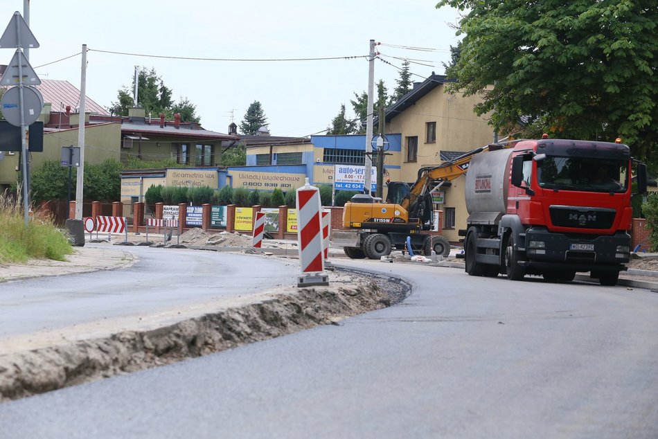 Remont ul. Krakowskiej - plac budowy, robotnicy