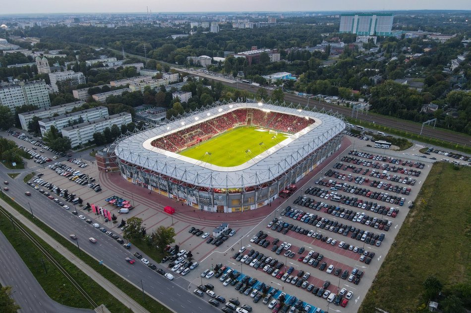 Modernizacja oświetlenia na stadionie Widzewa Łódź. Co z rozgrywkami Ekstraklasy?
