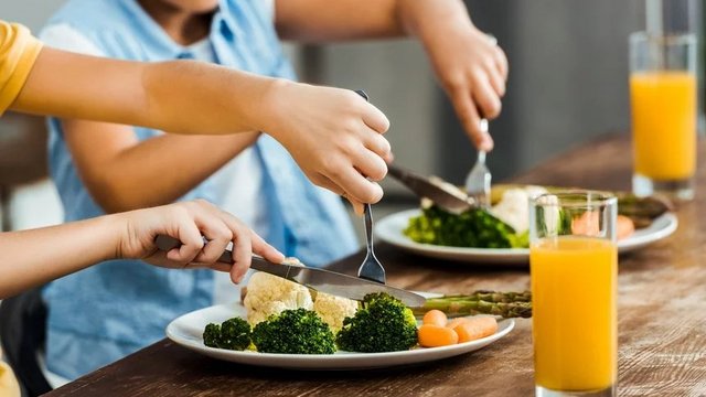 MOPS Łódź. Bezpłatne posiłki dla dzieci – wzrosło kryterium dochodowe
