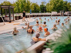 Łódź. seniorzy w basenie