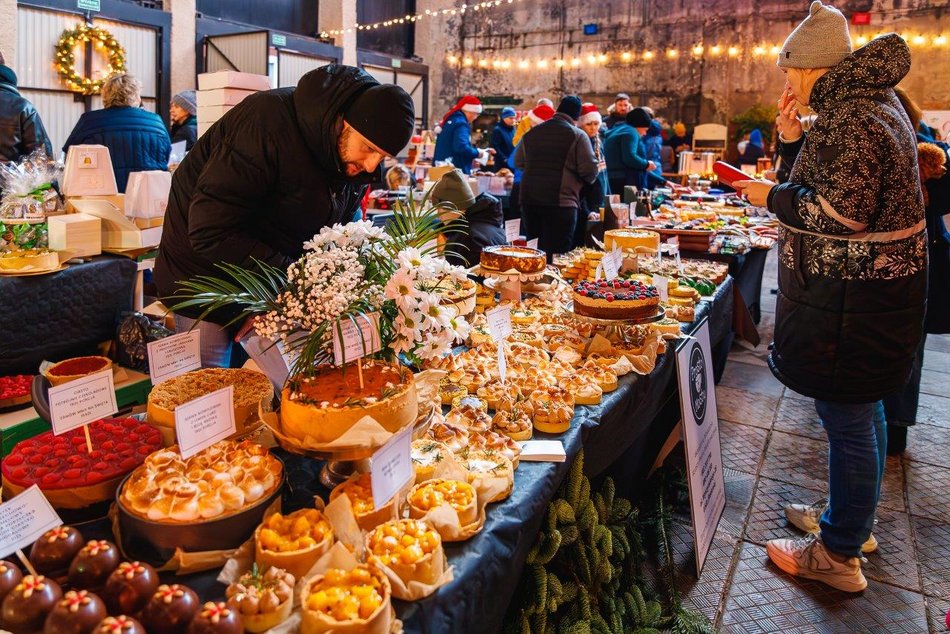 Łódź. Kulinarny Targ Świąteczny w Fuzji Łódź. Smakołyki, lodowe rzeźby i więcej