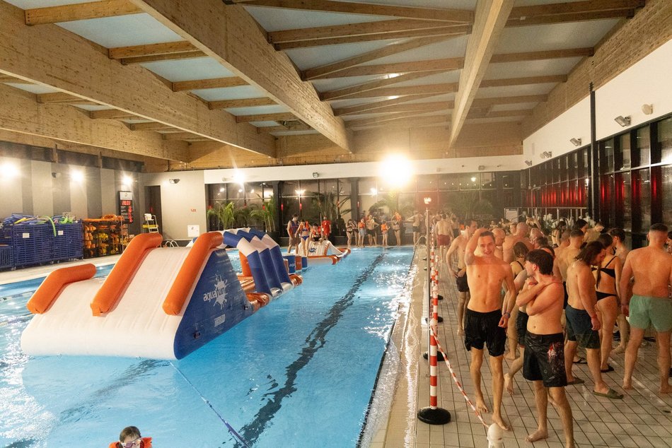 Łódź. Nocne pływanie w Aquaparku Fala w Łodzi