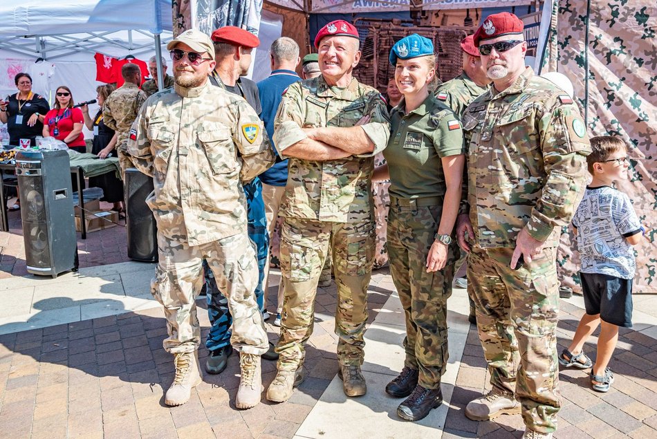 Łódź. Piknik Fundacji Pomoc dla Weterana w Manufakturze. Przyjdź i porozmawiaj z polskimi bohaterami