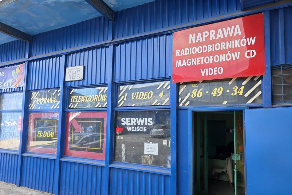 Łódź. Co kupisz w niebieskim pawilonie na Retkini? Szewc, pub, 1001 drobiazgów, zegarmistrz i więcej