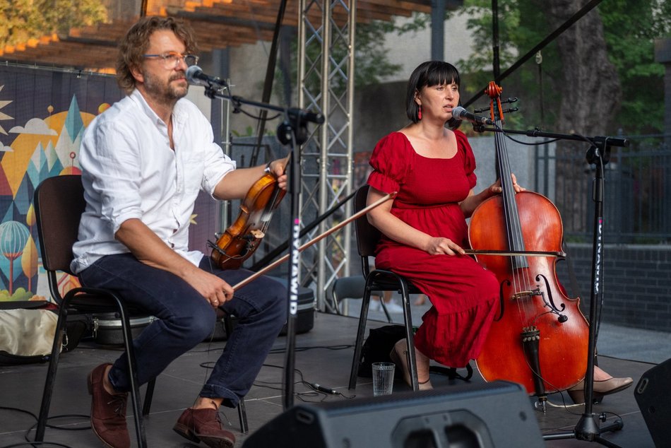 Łódź. Sobotnie Brzmienia na Piotrkowskiej w Łodzi. Klimatyczny początek wieczoru w Pasażu Róży