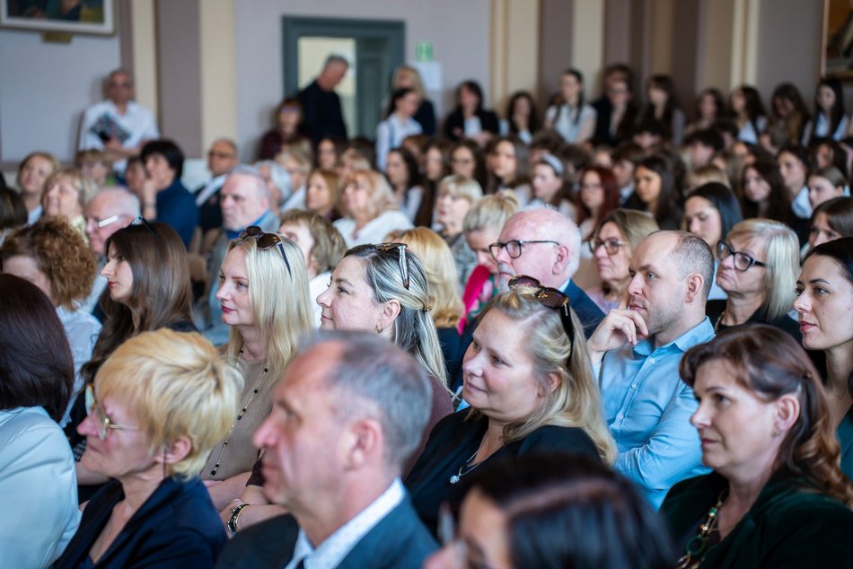 Łódź. Zakończenie roku szkolnego w III Liceum Ogólnokształcącym w Łodzi
