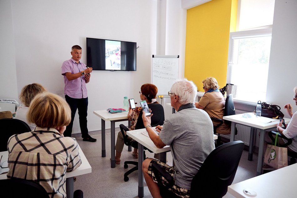 Nie daj się oszukać w Black Friday. Bezpłatne warsztaty dla seniorów z Łodzi