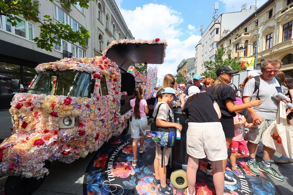 Łodzianie świętują 602. Urodziny Łodzi na Piotrkowskiej i placu Wolności