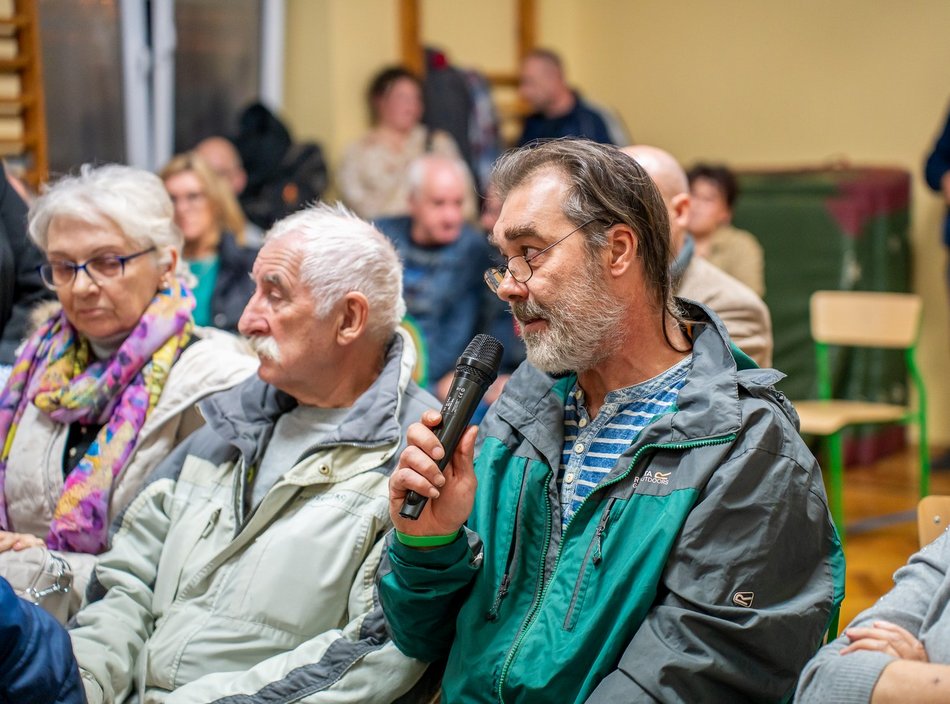 Łódź. Spotkanie o remontach dróg na Chojnach i Dąbrowie. Po raz kolejny wysoka frekwencja