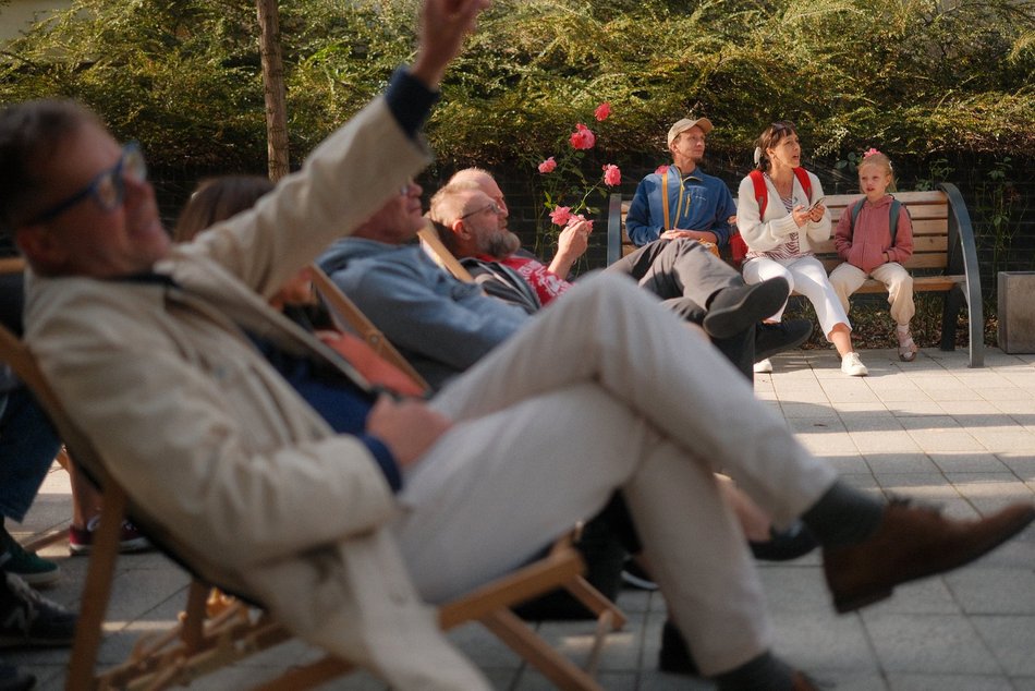 Granie w bramie w Łodzi. Klimatyczny koncert dali Andy birds