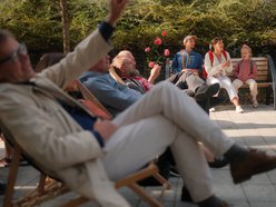 Granie w bramie w Łodzi. Klimatyczny koncert dali Andy birds