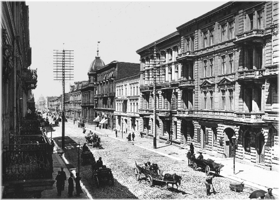 Łódź słynąca z brukowanych ulic. Układanie rozpoczęto w latach 30. XIX wieku