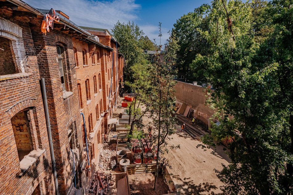 Famuły przy Ogrodowej 24 w Łodzi na półmetku odnowy!