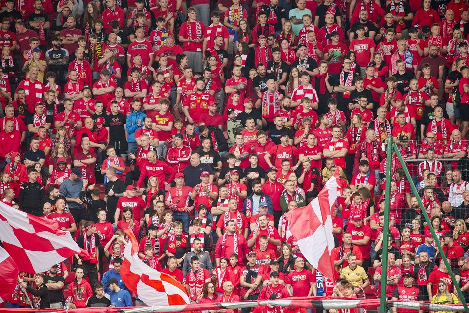 Kibice na meczu Widzewa Łódź z Lechem Poznań
