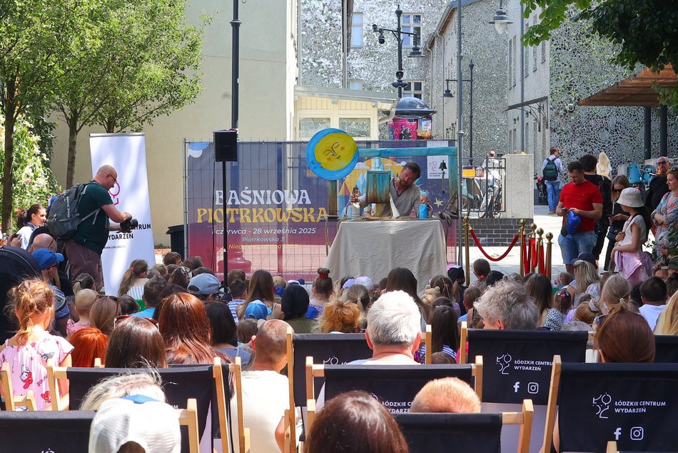 Łódź. Baśniowa Piotrkowska w Łodzi. Teatr Barnaby zachwycił dzieci!