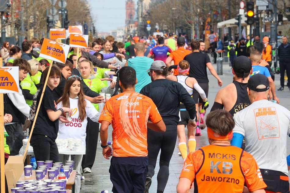 Łódź. DOZ Maraton Łódź 2026. Brałeś udział w biegu? Odszukaj się w galerii i zapisz na pamiątkę!