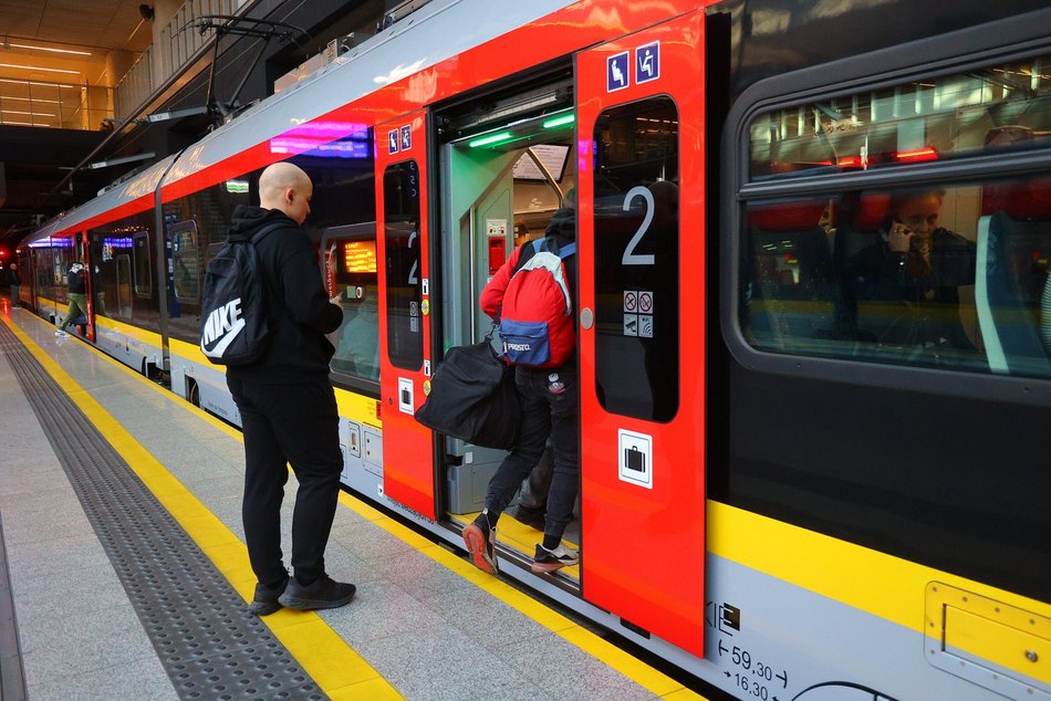 Łódź. Pociąg Łódzkiej Kolei Aglomeracyjnej (ŁKA)