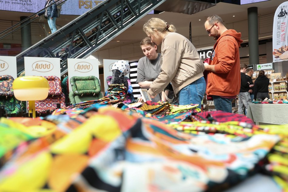 Łódź. Psi Targ w Manufakturze w Łodzi. Każdy miłośnik czworonogów znajdzie tu coś dla siebie