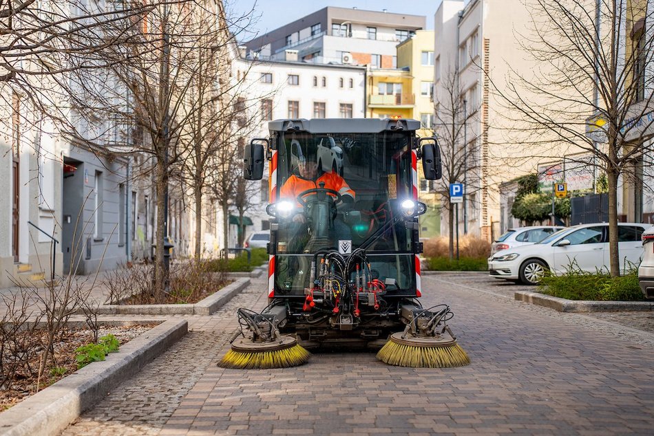 Łódź. Wielkie sprzątanie w Łodzi na wiosnę. Już prawie 1000 kilometrów dróg lśni czystością!