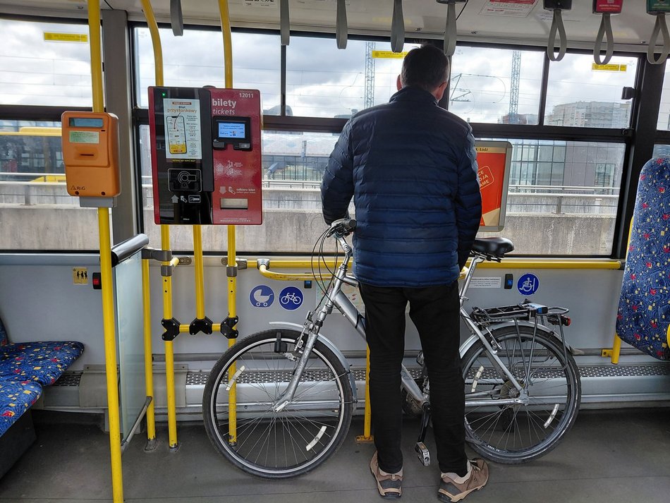 Łódź. Czy można przewozić rower w MPK Łódź? Sprawdź, jakie są zasady!