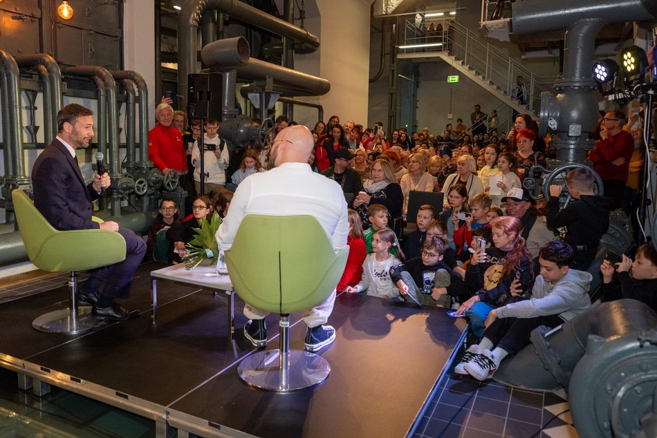 Łódź. Sławosz Uznański-Wiśniewski w EC1 Łódź. Tłumy łodzian na spotkaniu z astronautą
