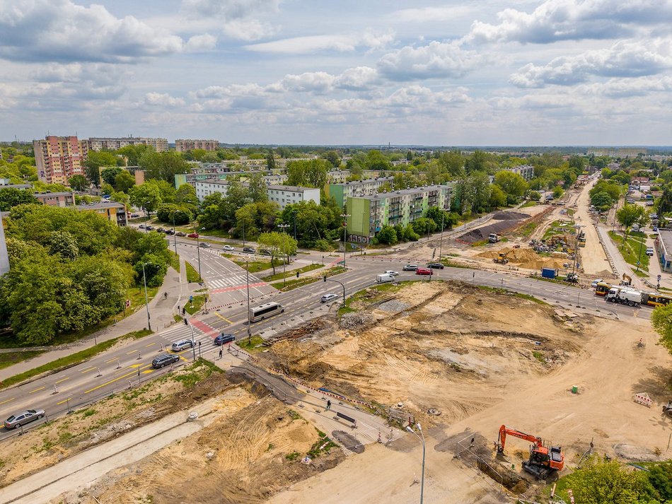 Łódź. Remont Śmigłego-Rydza i Niższej w Łodzi. Budują konstrukcję nowego torowiska
