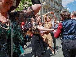 Łódź. Swingowy Spacer po Piotrkowskiej w Łodzi. Jazz, taniec i retro klimat wracają do centrum miasta!