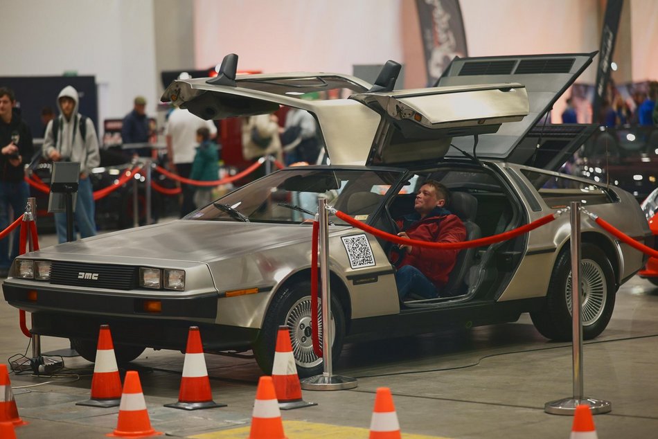 Łódź. Łódzkie Targi Motoryzacyjne w hali Expo Łódź. Klasyki, auta przyszłości, dealerzy i więcej
