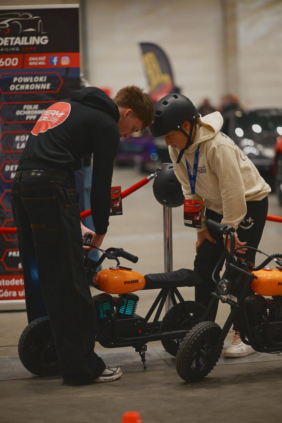 Łódź. Łódzkie Targi Motoryzacyjne w hali Expo Łódź. Klasyki, auta przyszłości, dealerzy i więcej