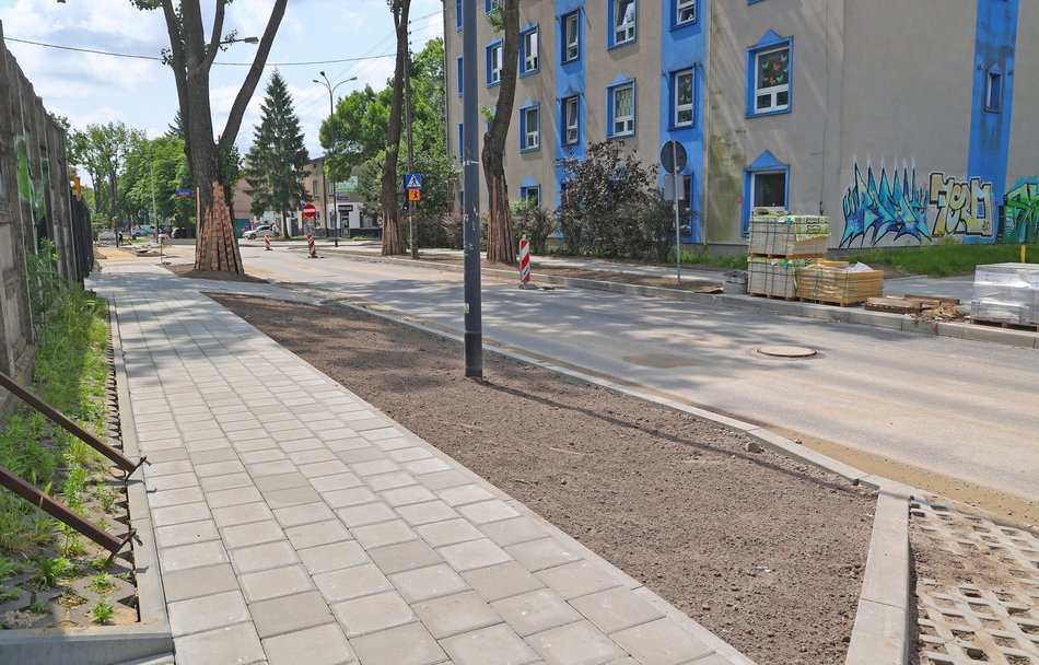 Łódź. Remonty dróg na Chojnach w Łodzi. Postępy prac na Tuszyńskiej, Dachowej i Trębackiej