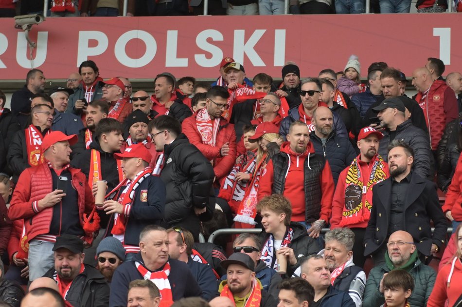 Łódź. Kibice na meczu Widzew Łódź - Bruk-Bet Termalica Nieciecza. Byłeś/aś? Znajdź się w galerii!