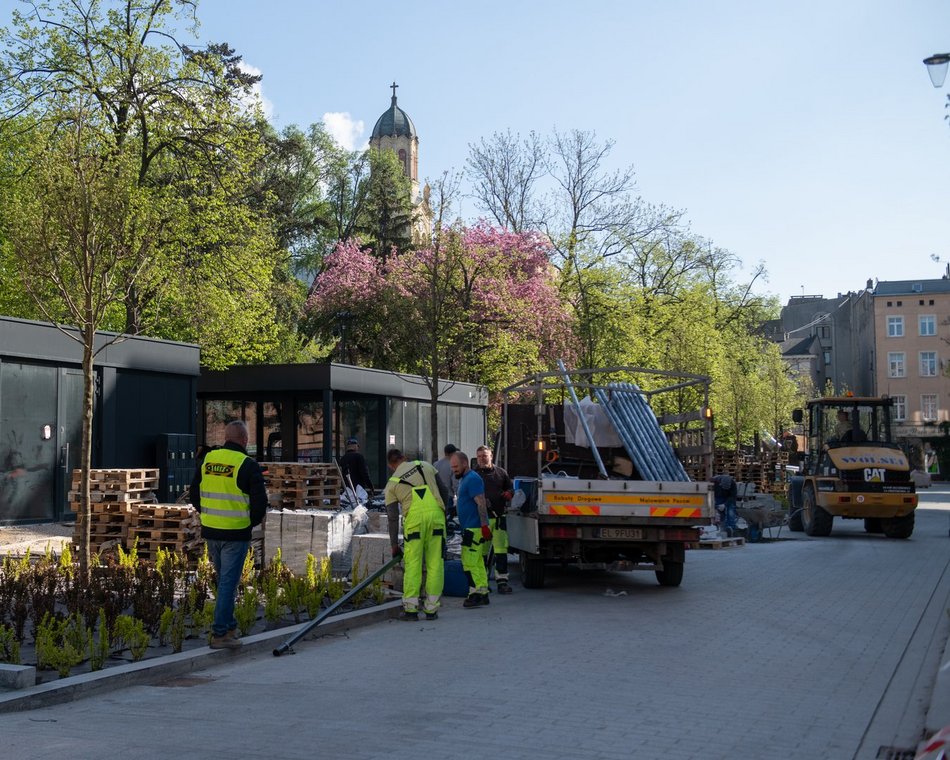 Plac Komuny Paryskiej w remonecie