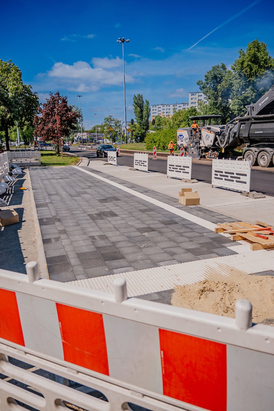 Łódź. Na Julianowskiej drogowcy wymieniają nawierzchnię