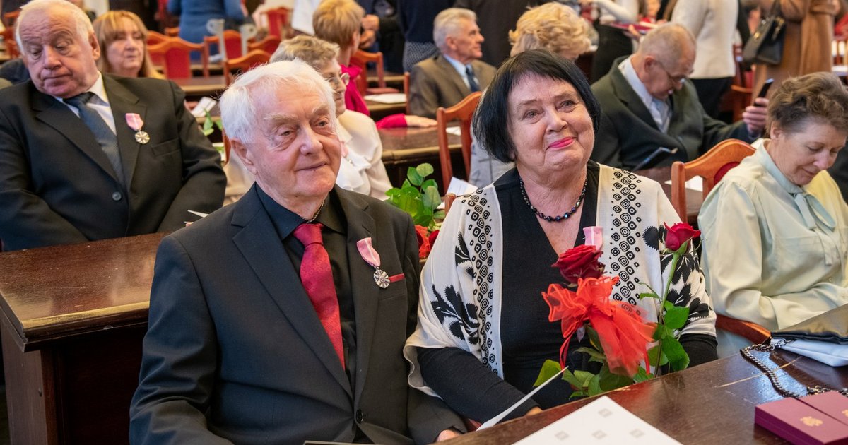 Kilkadziesiąt lat razem? To możliwe! Medale za długoletnie pożycie