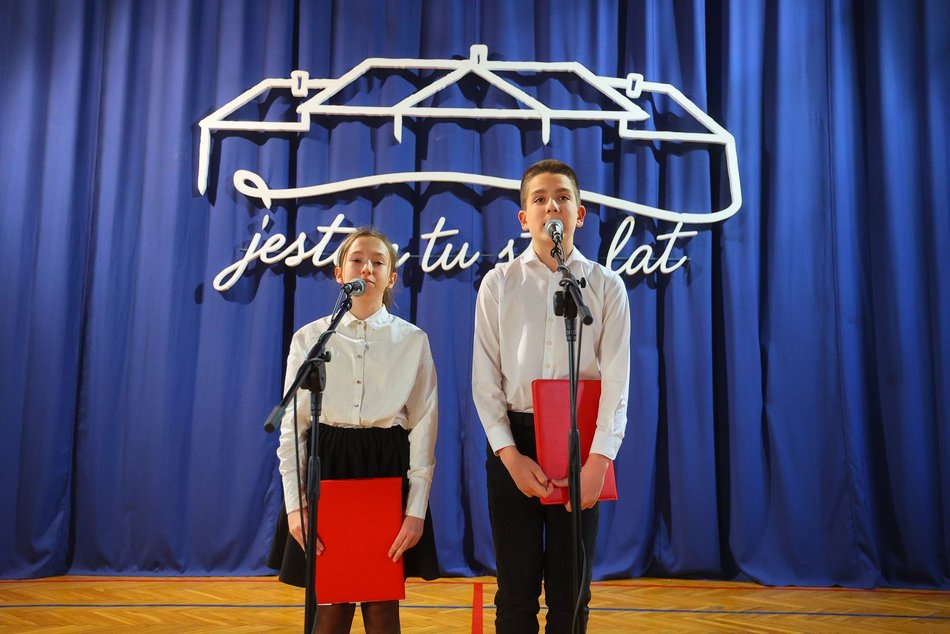 Łódź. Jubileusz w Szkole Podstawowej nr 42 w Łodzi. Huczne obchody z okazji 100-lecia