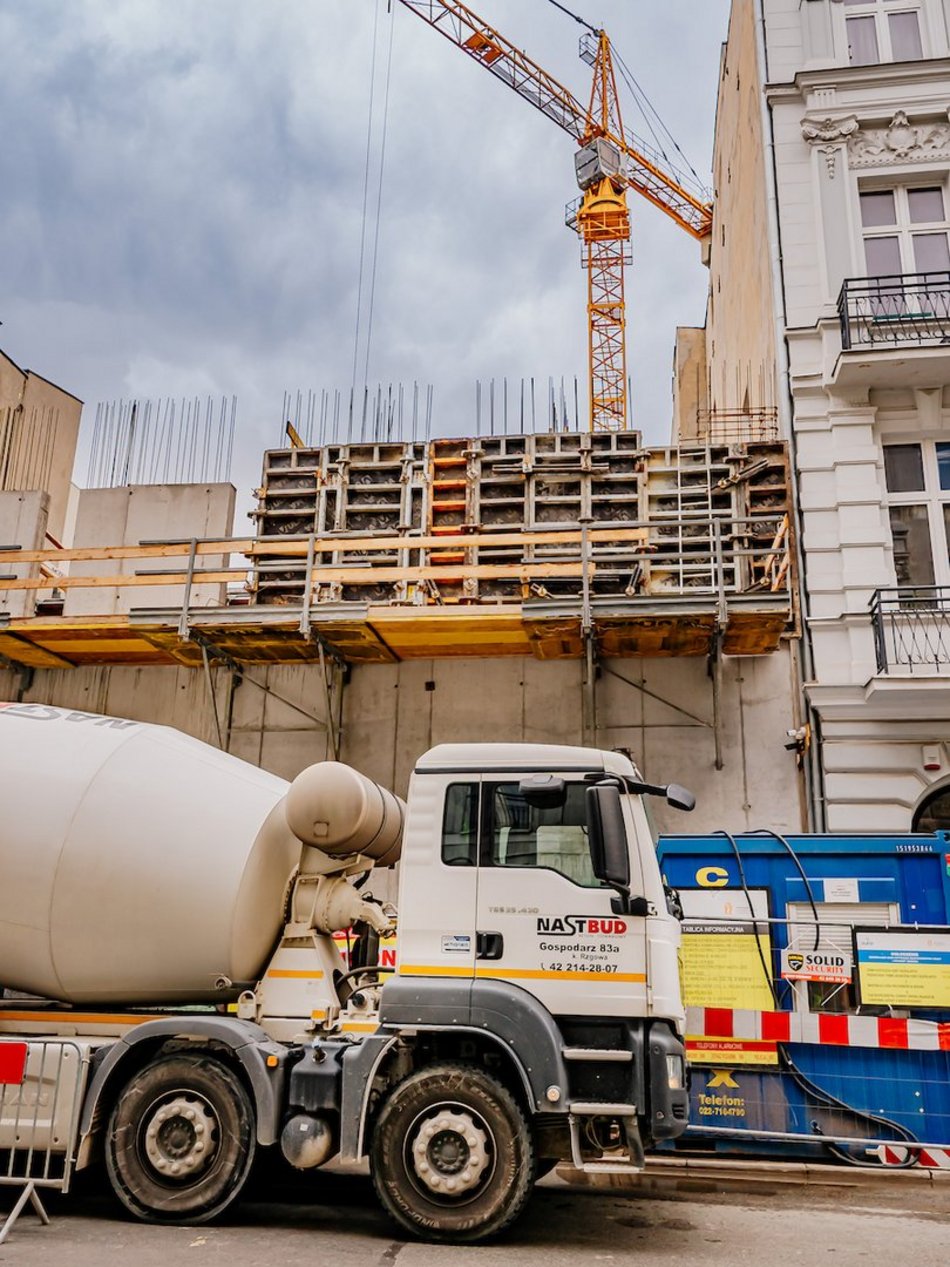 Łódź. Budowa parkingów wielopoziomowych w Łodzi. Zobacz, jak powstają kolejne piętra!