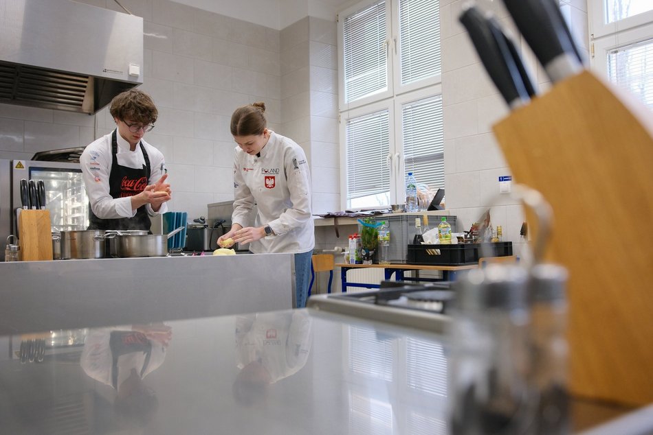 Łódź. Uczniowie Zespołu Szkoł Gastronomicznych w Łodzi