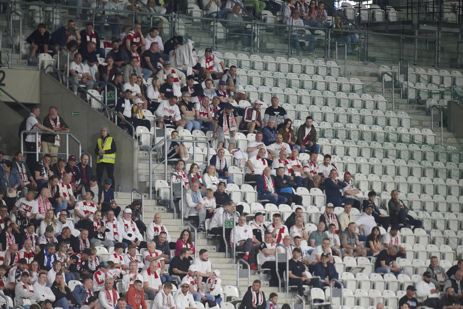 Łódź. Kibice na meczu ŁKS Łódź - Pogoń Siedlce
