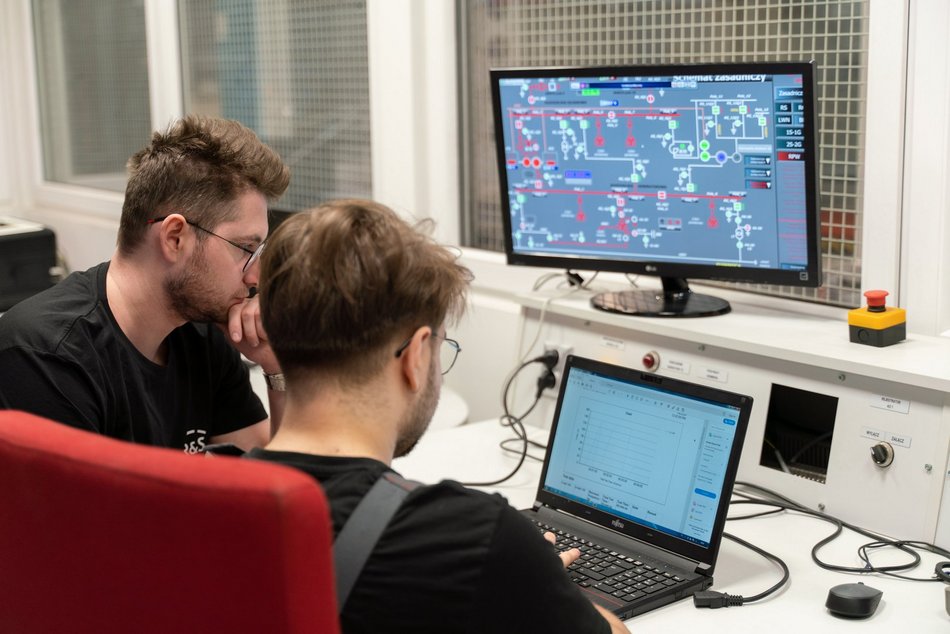 Łódź. Aż 200 nowych miejsc pracy w Łodzi! Firma ZREW Transformatory szuka pracowników