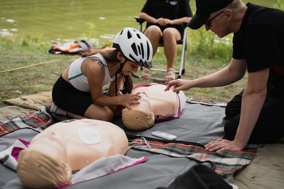Chill na pikniku w Arturówku z okazji 602. Urodzin Łodzi. Alpaki, dmuchańce i bańki mydlane