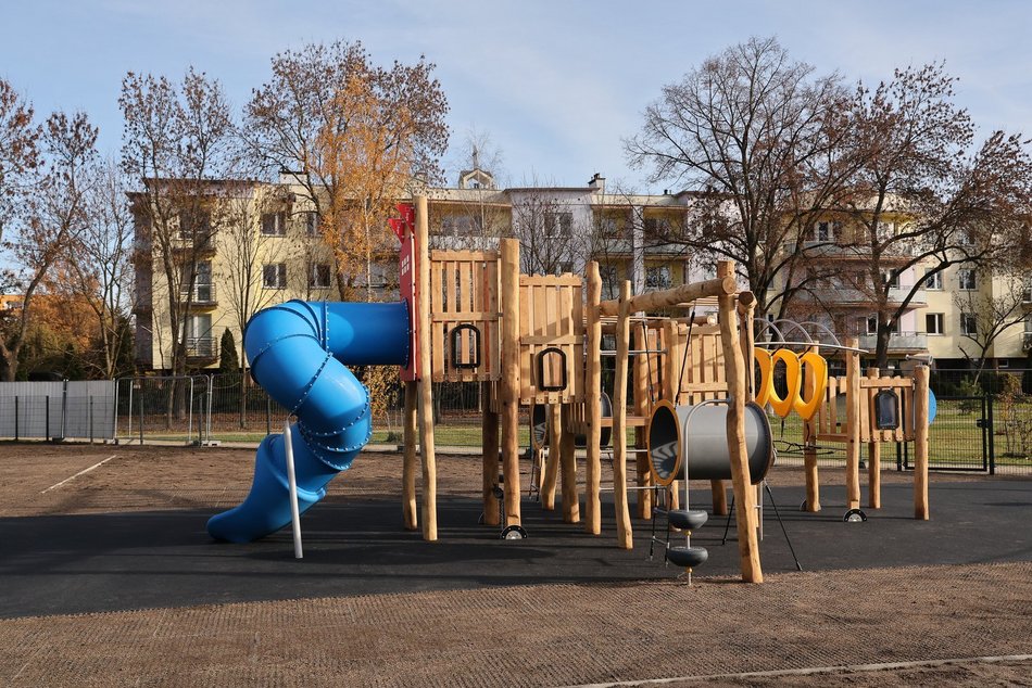 Plac zabaw w parku Chojny-Zatorze