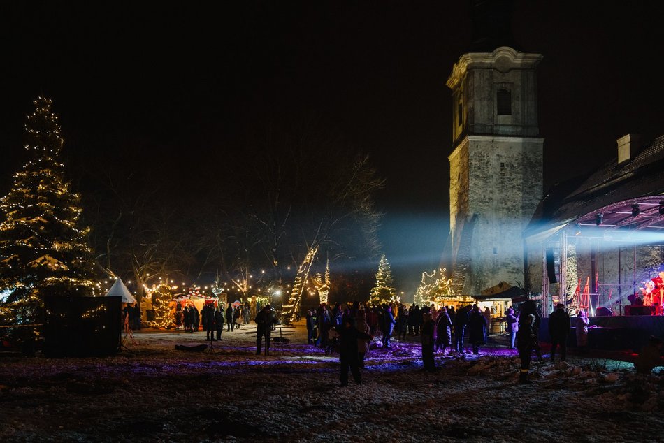 Jarmark Bożonarodzeniowy w hotelu Podklasztorze. Mikołaj w helikopterze, Halinka Młynková i więcej!
