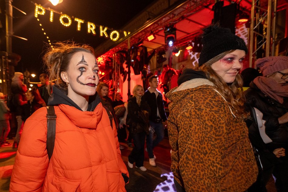 Łódź. Halloweenowa parada przeszła Piotrkowską w Łodzi. Tłumy duchów, czarownic i zombie!
