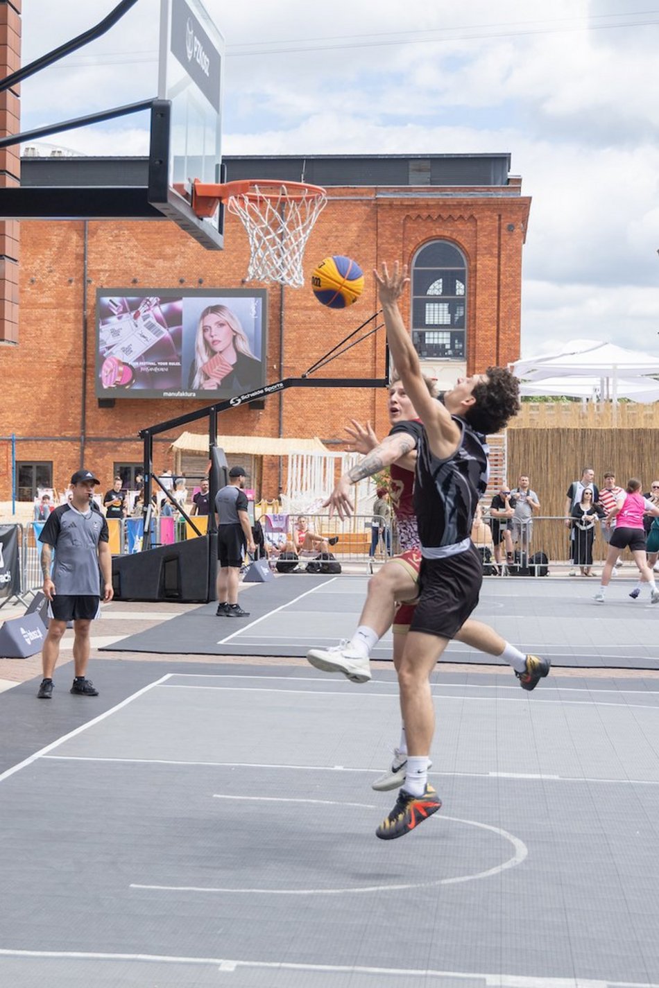 Łódź. Jubileuszowa edycja Basketmanii w Manufakturze