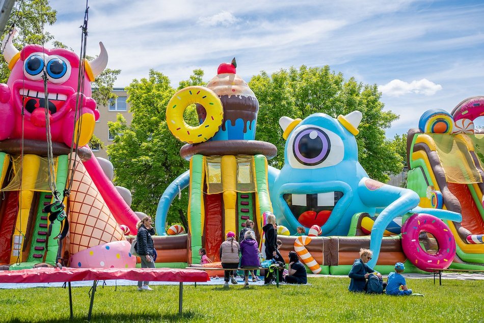 Łódź. Miasteczko dmuchańców w parku Podolskim. Najlepsza zabawa dla dzieci