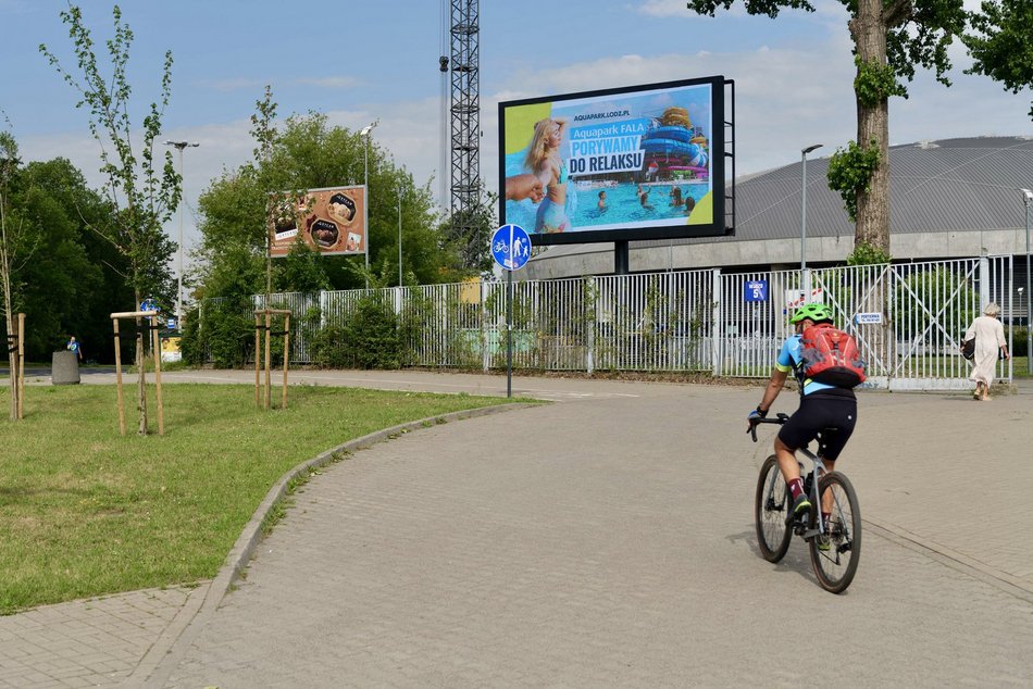 Łódź. Droga rowerowa na al. Bandurskiego w Łodzi przed remontem